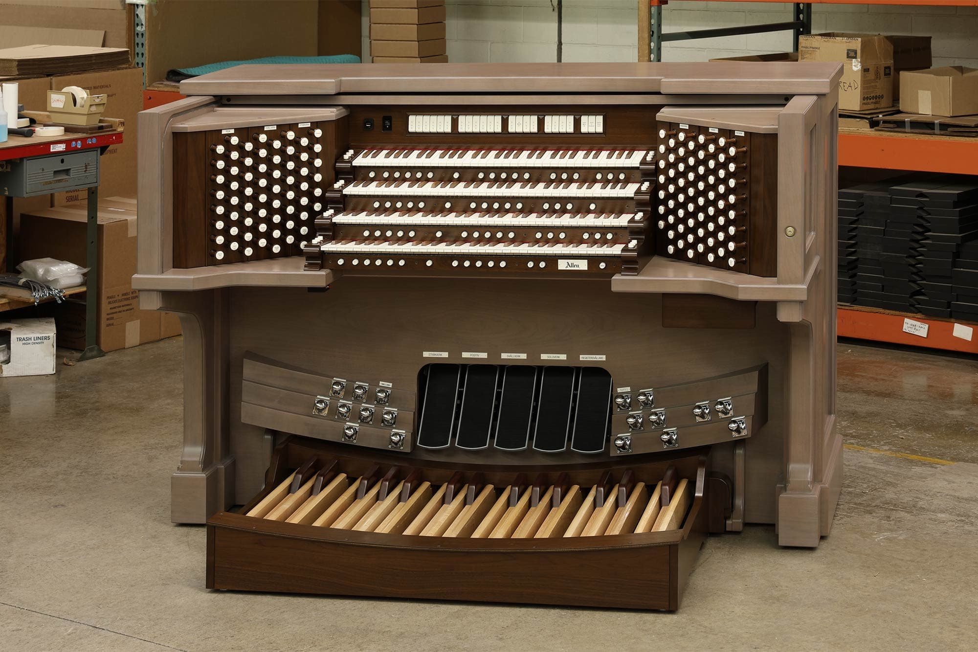 Orgue de la semaine — Allen 4 claviers sur mesure pour Stockholm, Sweden